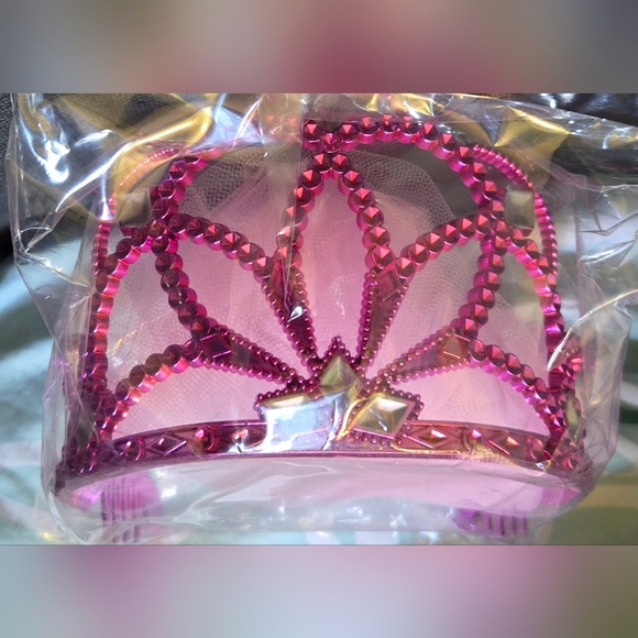 NEW TIARA WITH VEIL BACHELORETTE PARTY / BRIDAL SHOWER - Picture 3 of 4
